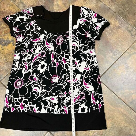 Women’s Floral Crewneck With Buttons Mini Dress - Picture 7 of 10